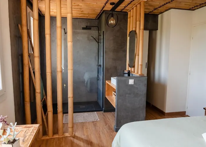 Будинок відпочинку 4 Piscine Quatre Murs Et Un Toit Єр