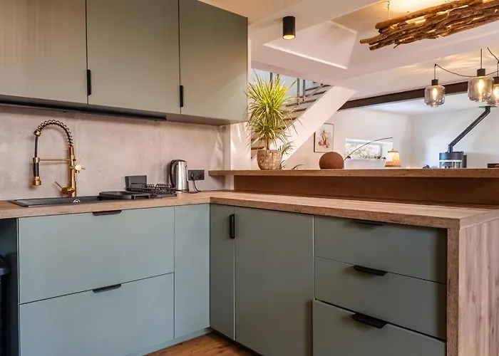 4 Piscine Quatre Murs Et Un Toit *