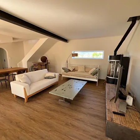 Maison Exotique Avec Piscine - Quatre Murs Et Un Toit Hyeres