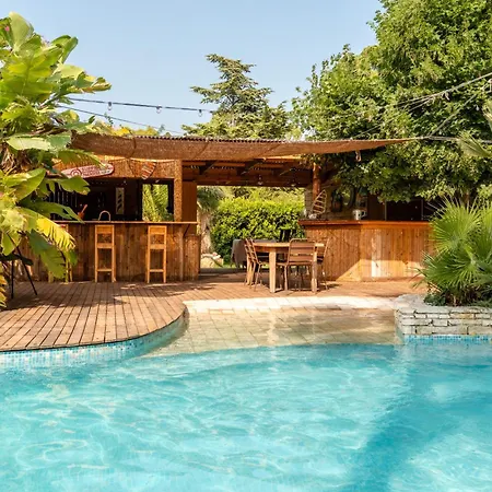 4 Piscine Quatre Murs Et Un Toit Hyeres