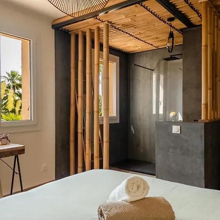 Maison Jardin Tropicale Piscine - Quatre Murs Et Un Toit 別荘