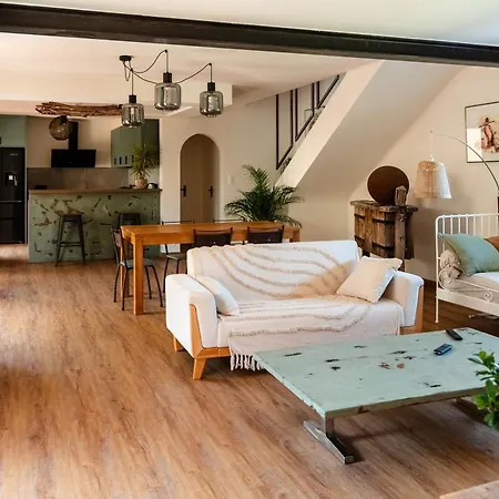 4 Piscine Quatre Murs Et Un Toit Holiday home Hyeres