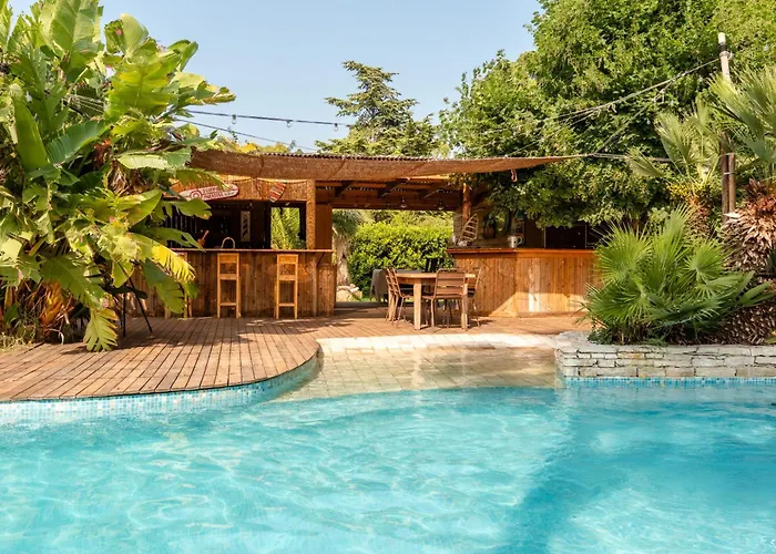 4 Piscine Quatre Murs Et Un Toit Hyères